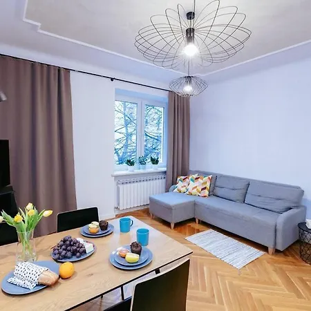 Modern, Cozy Apartment, Next To The Old Town!