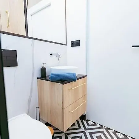 Modern, Cozy Apartment, Next To The Old Town!