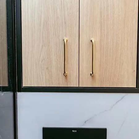 Modern, Cozy Apartment, Next To The Old Town! דירה *
